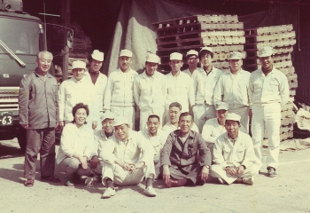 製粉工場を貝塚市港15番地に建設。